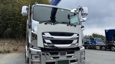 いすゞ GIGA  フロントガラス修理【南相馬市】